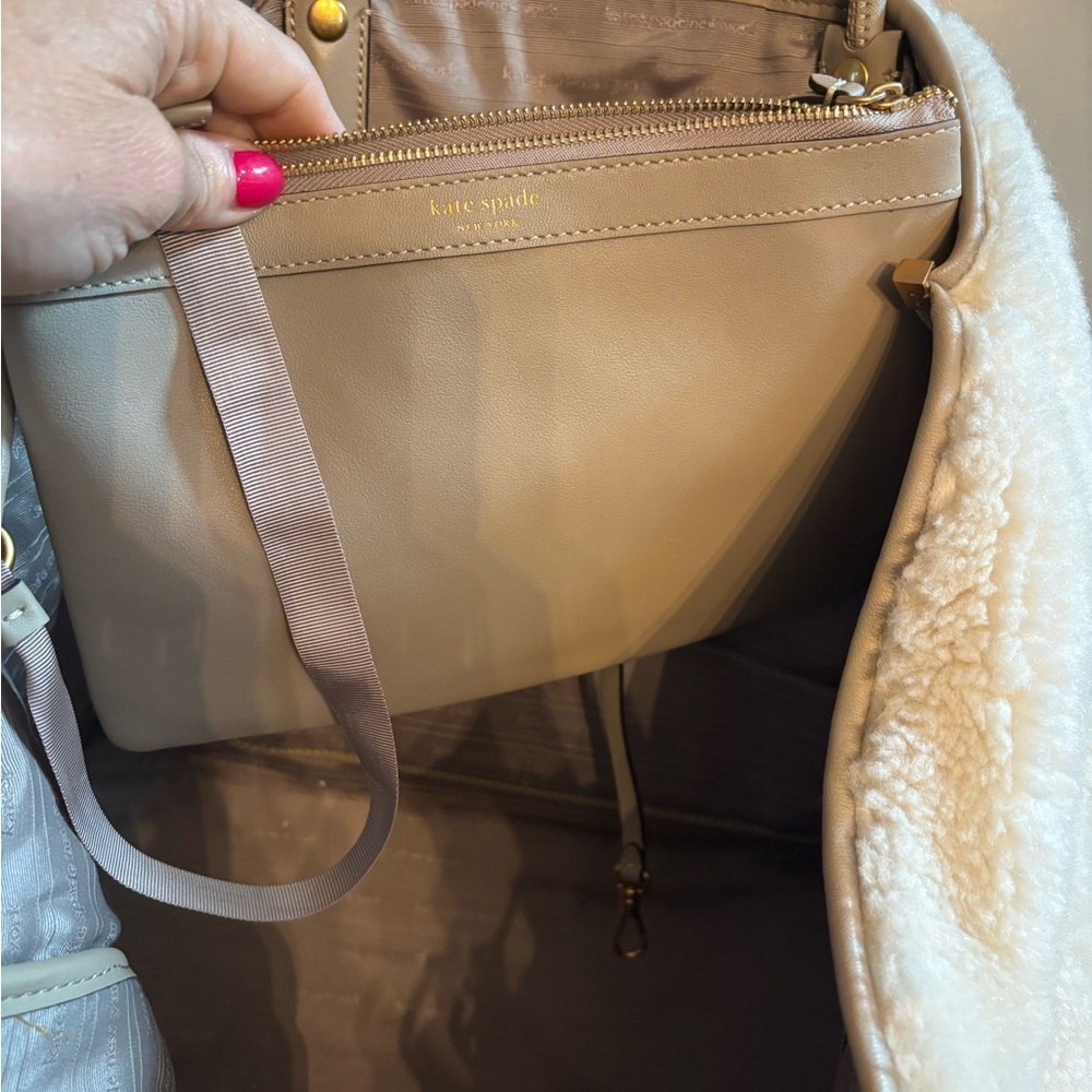 Kate Spade Everything racing stripe faux shearling large tote bag - Picture 6 of 10